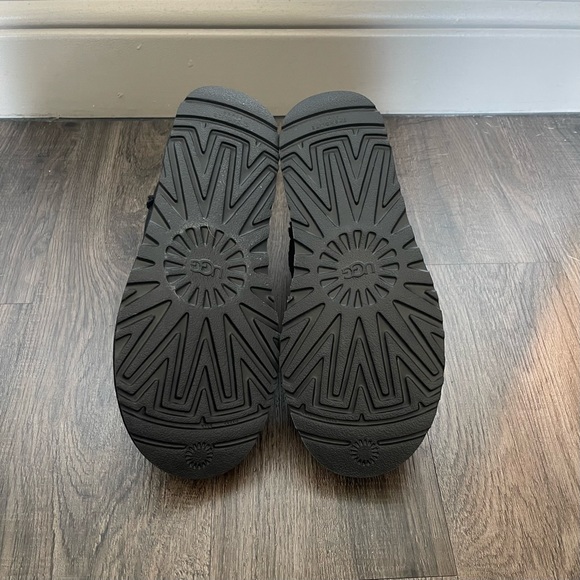 UGG Classic Ultra Mini Boot - Picture 8 of 8